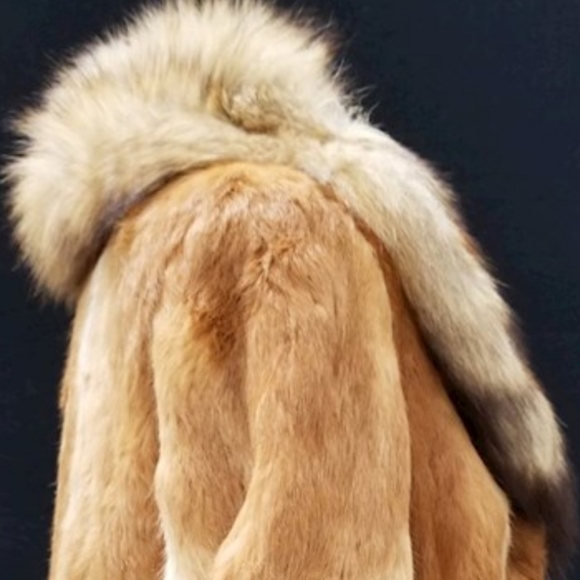 GORGEOUS!!! FOX FUR COAT - Picture 2 of 6
